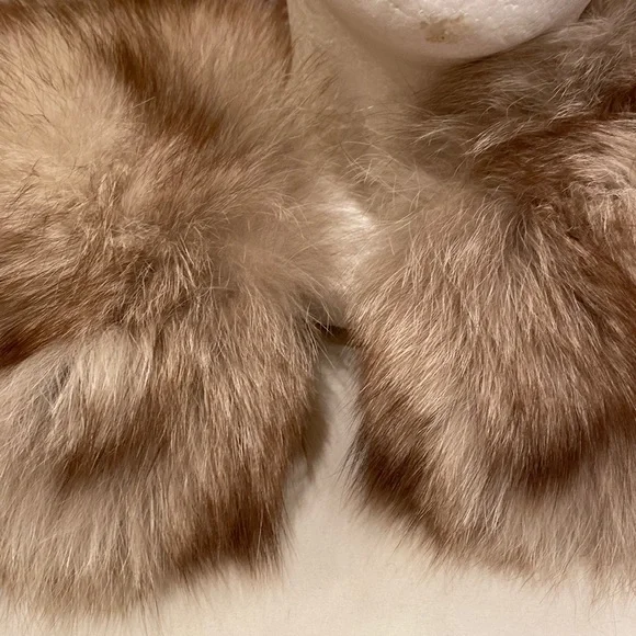 Vintage light color blond fur neck collar goes on jackets or coats